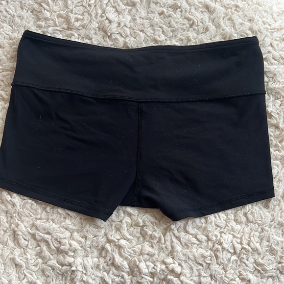 SOLD—-Lululemon Wunder Boogie Shorts - Picture 4 of 4